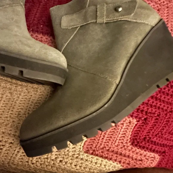 Wedge suede booties - Picture 2 of 5
